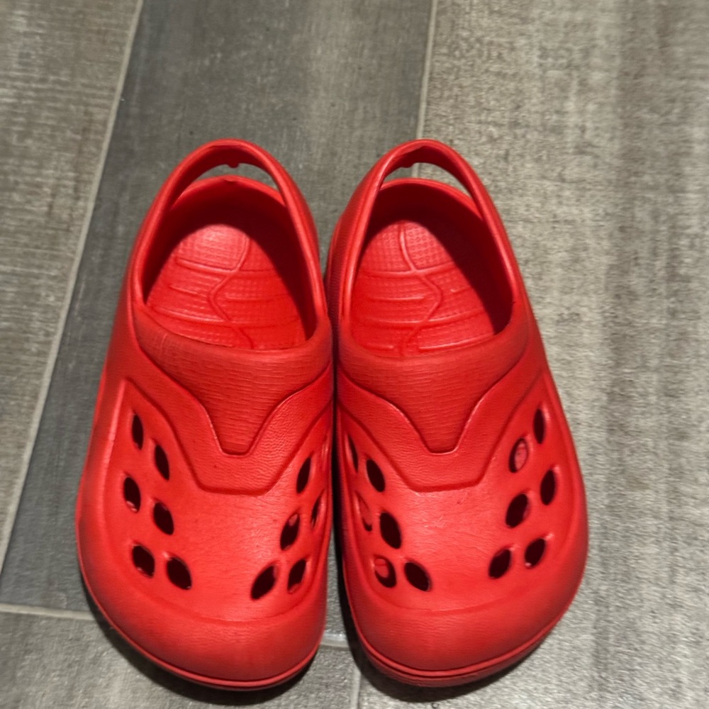 wonder nation Bright Red Kids Slip-On Clog Sandals - Picture 2 of 4